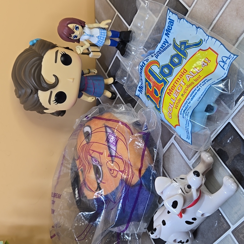3/15 $ Kids toys mix bundle figurines. Jailbreak, Funko Pop,101 Dalmatians, Hook